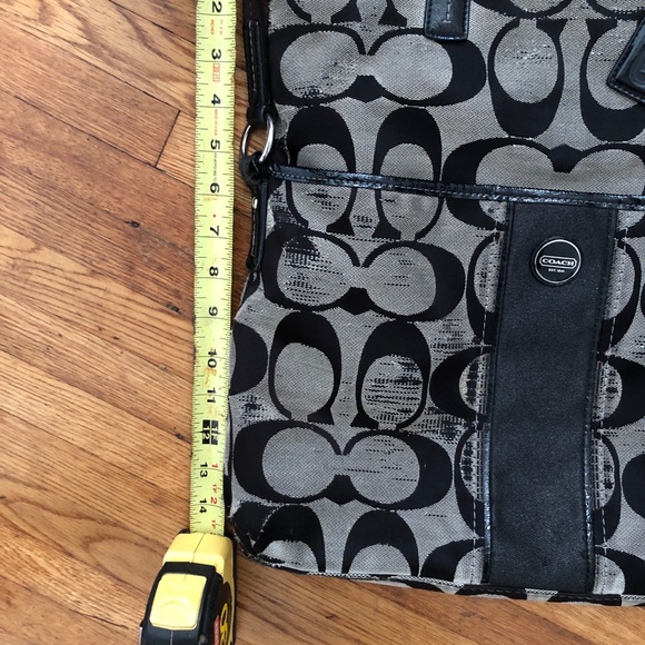 *VERY LOVED* COACH Daisy Gray & Black Crossbody - Picture 8 of 9